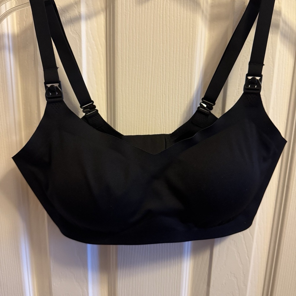Kindred Bravely Nursing Bra Black‎ Size Medium Removable Pads Smoothing T Shirt